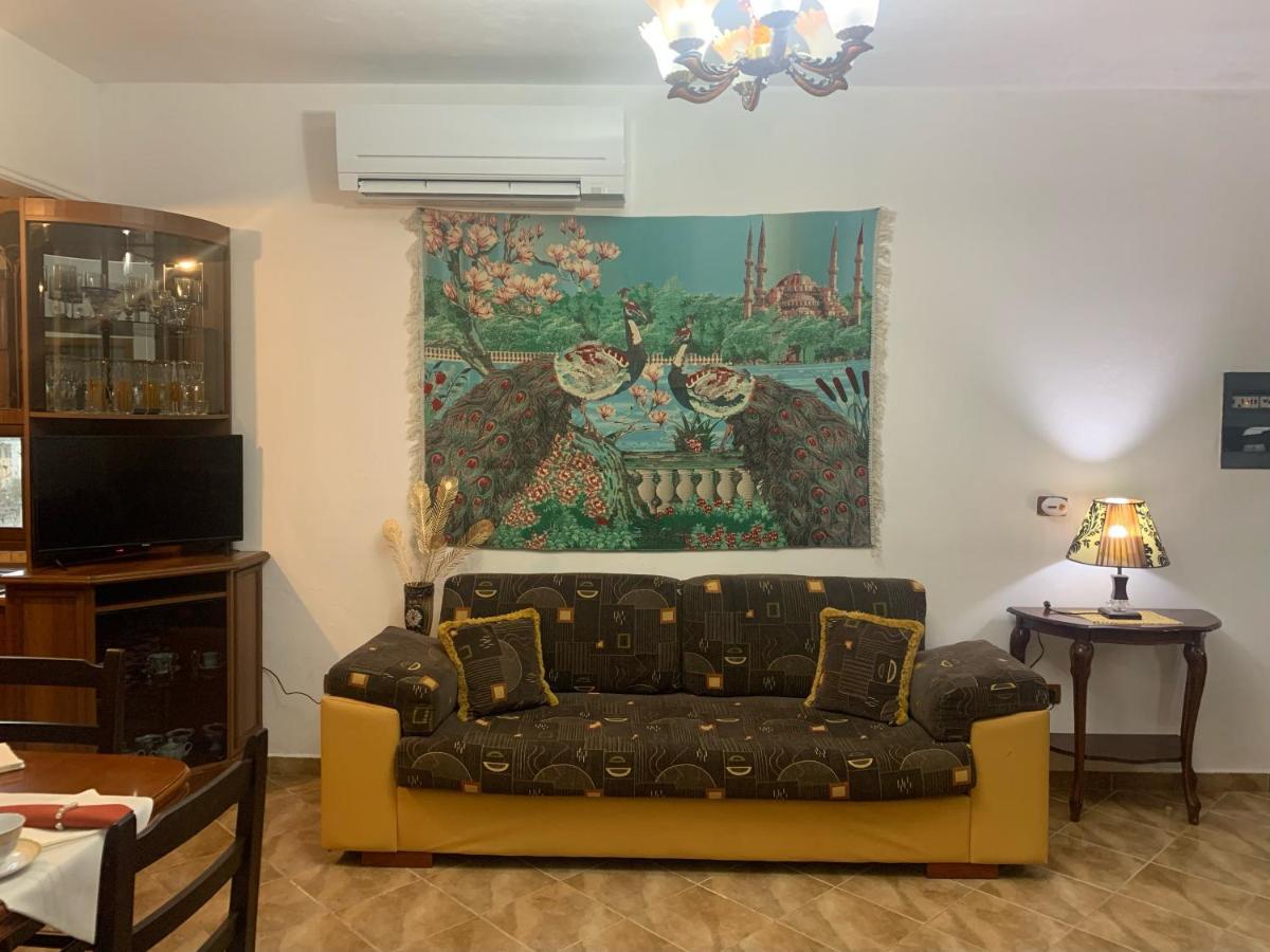Vila Demaj! Free Parking Μπεράτ Εξωτερικό φωτογραφία
